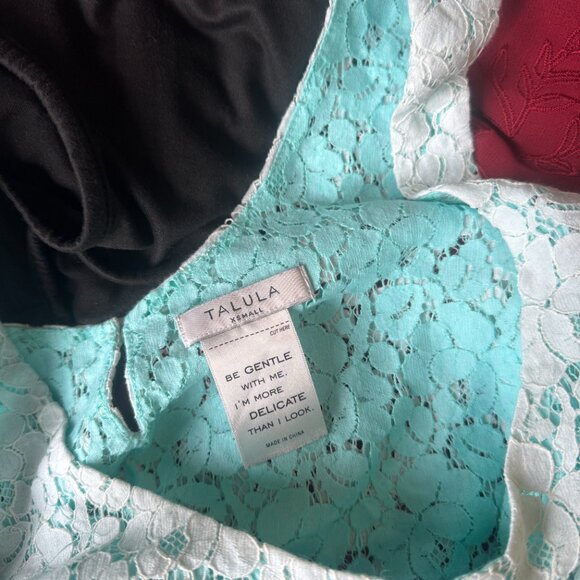 Artiza Talula Lace Tank Top - Picture 6 of 6